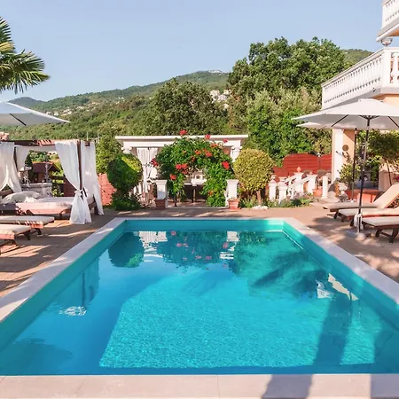 Chiara, Ground Floor By The Pool * Icici