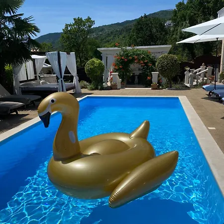 Apartment Chiara, Ground Floor By The Pool Icici