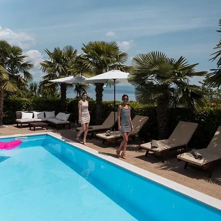 Apartment Chiara, Ground Floor By The Pool Icici
