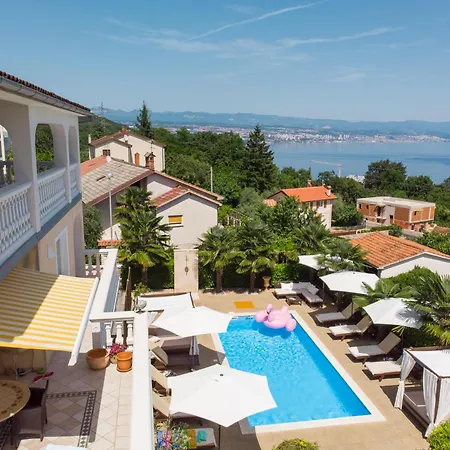 Apartment Chiara, Ground Floor By The Pool *