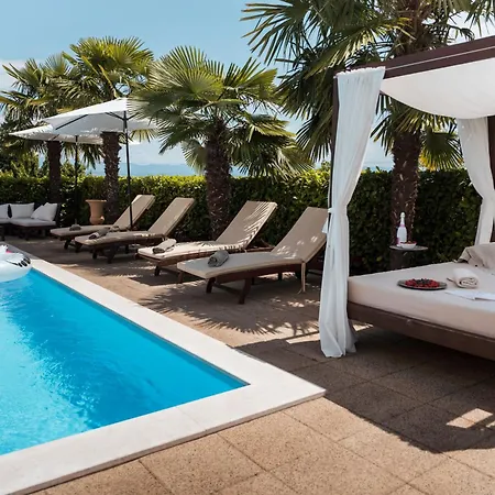 Chiara, Ground Floor By The Pool Apartment Icici