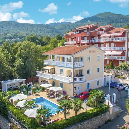 Chiara, Ground Floor By The Pool Apartment *
